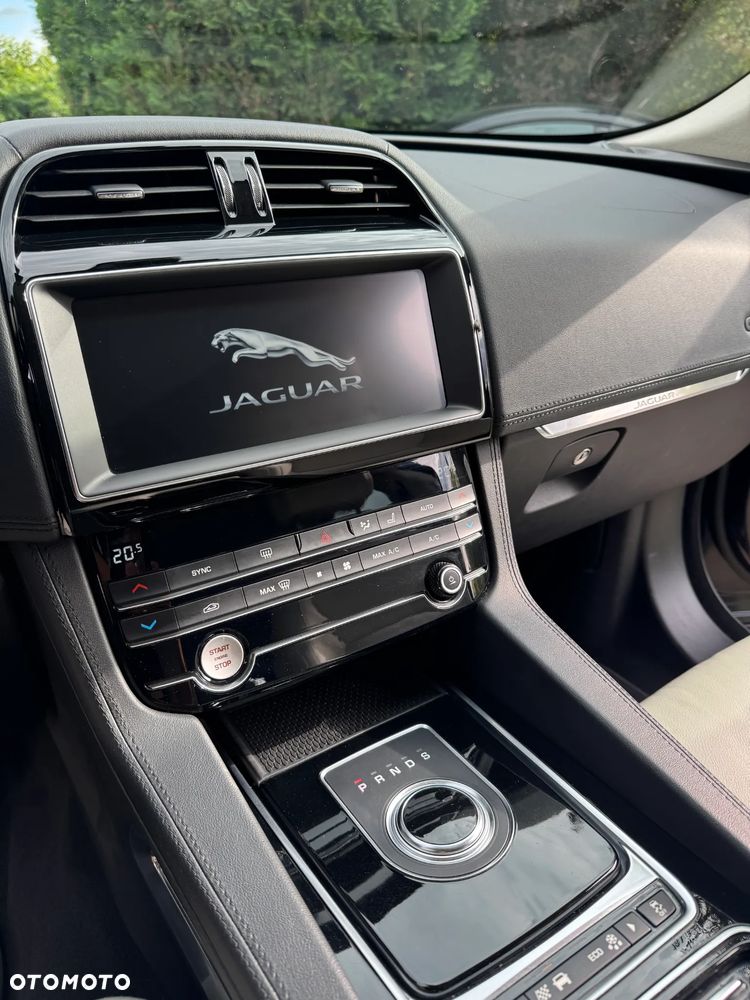 Jaguar F-Pace 2.0 i4P AWD Prestige - 25