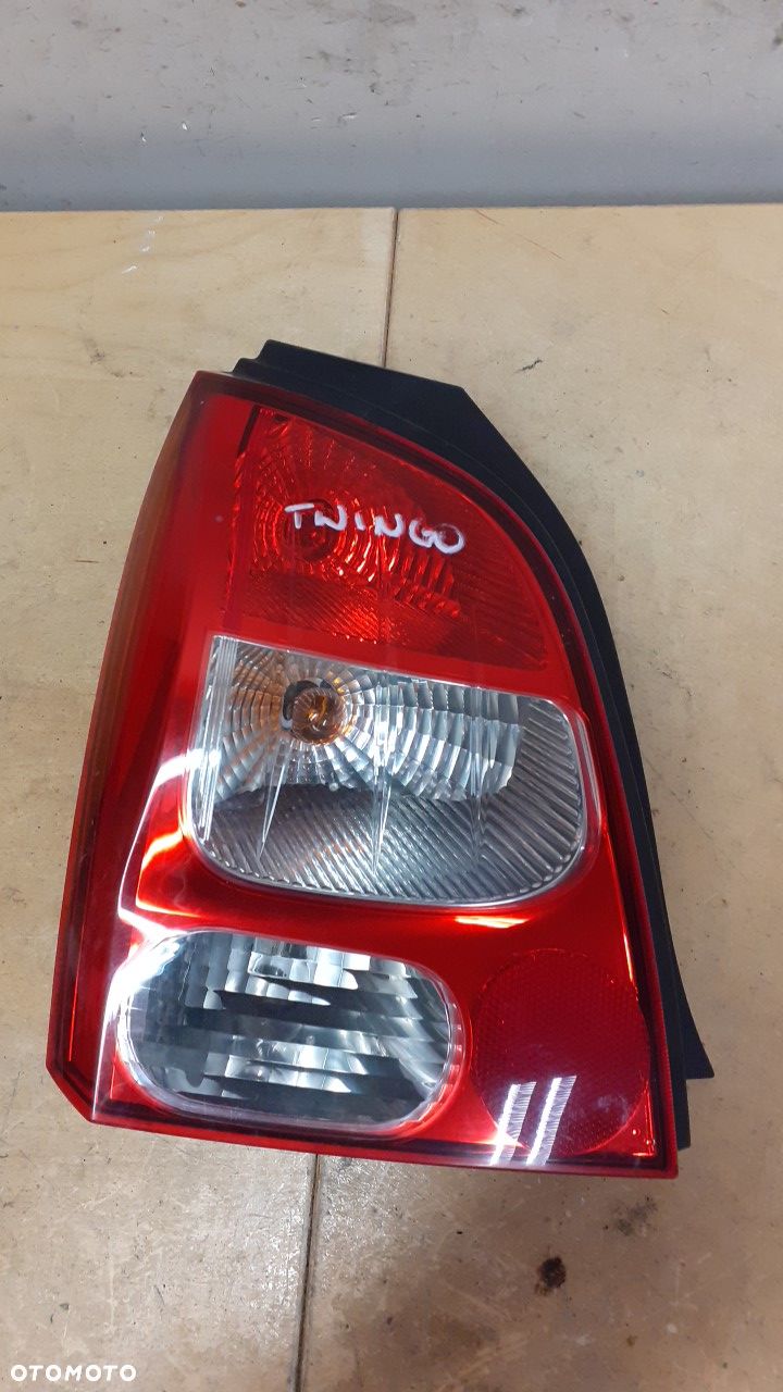RENAULT TWINGO II 2 LAMPA TYŁ TYNA LEWA - 1
