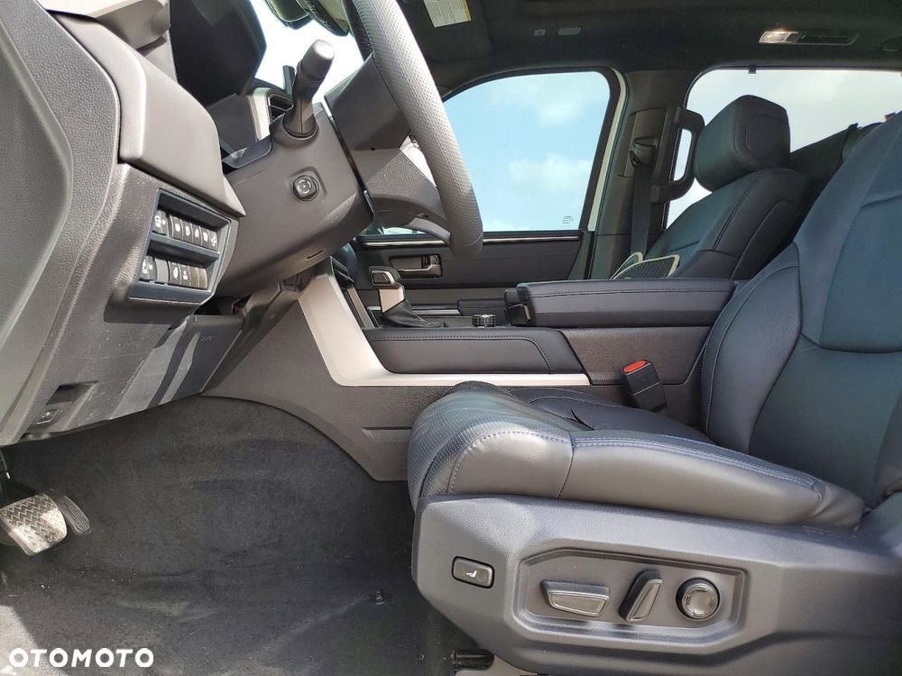 Toyota Sequoia - 8