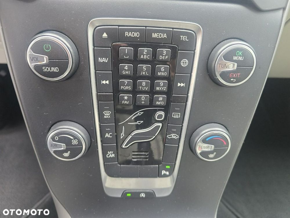 Volvo V40 Cross Country - 22