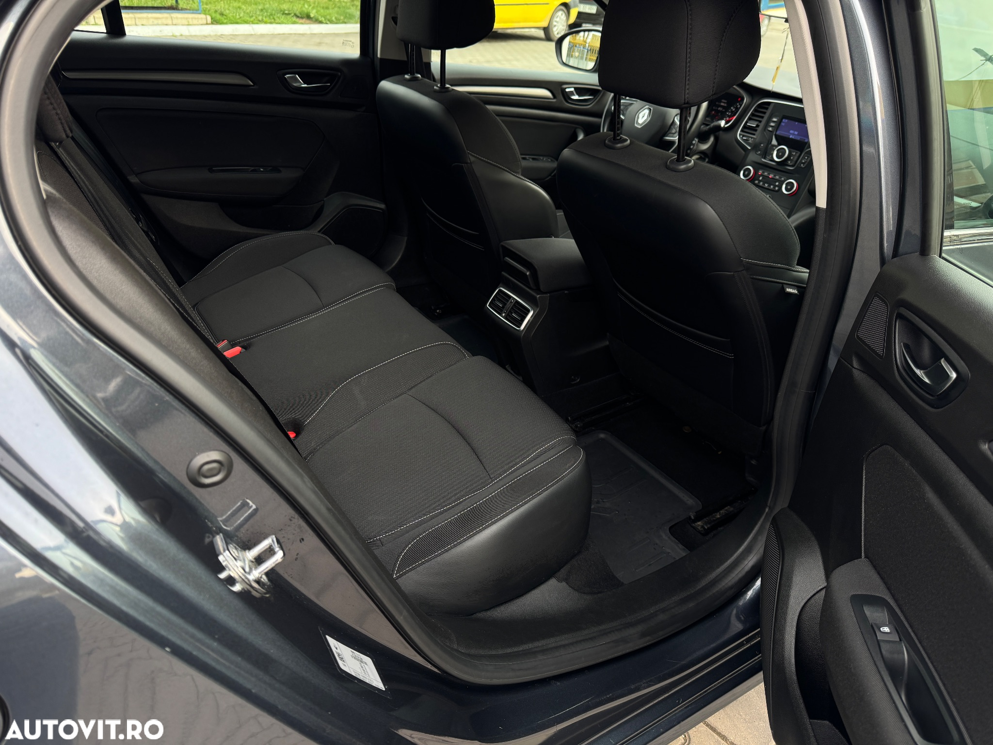 Renault Megane Blue dCi 116 Zen - 8