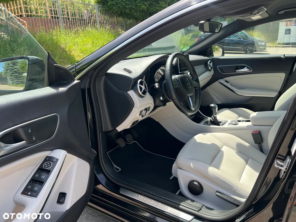 Mercedes-Benz CLA 200 Urban - 8