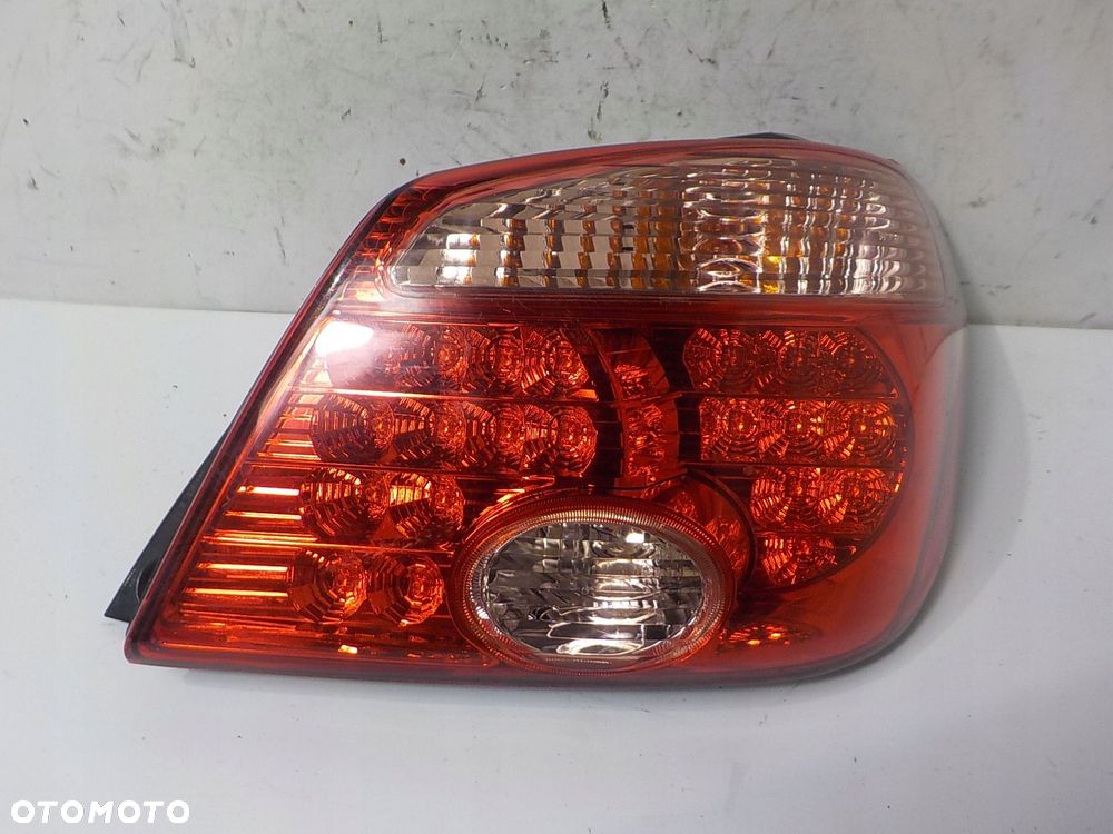MITSUBISHI OUTLANDER I LAMPA PRAWA TYŁ TYLNA LED - 1
