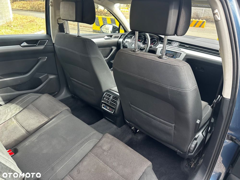 Volkswagen Passat - 16