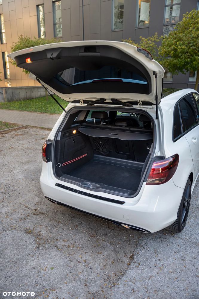 Mercedes-Benz Klasa B 250 4Matic 7G-DCT Urban - 39