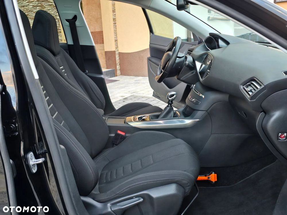 Peugeot 308 1.6 THP Active - 28