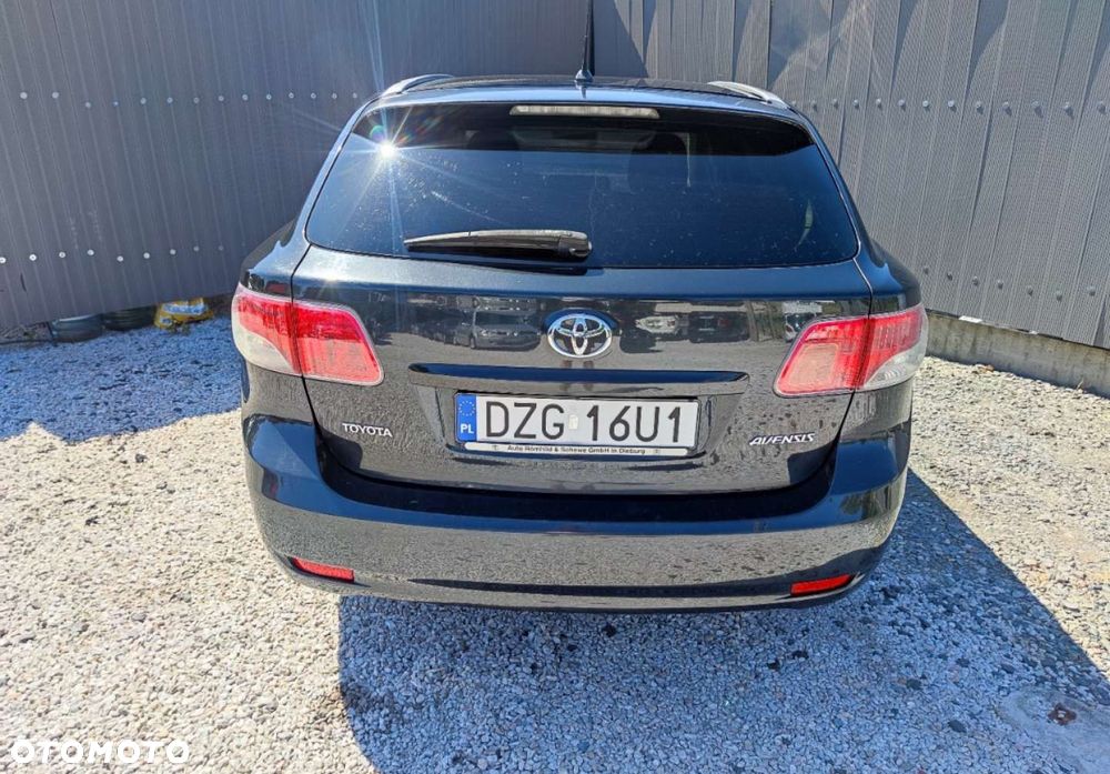 Toyota Avensis - 10