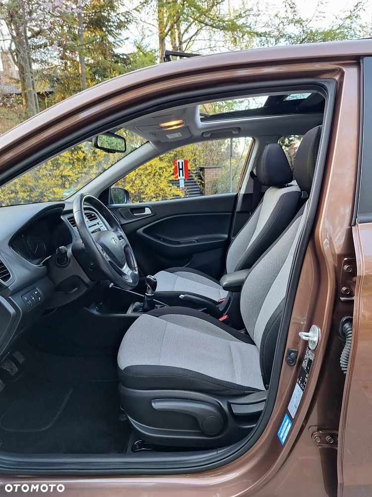 Hyundai i20 1.4 YES Gold - 21