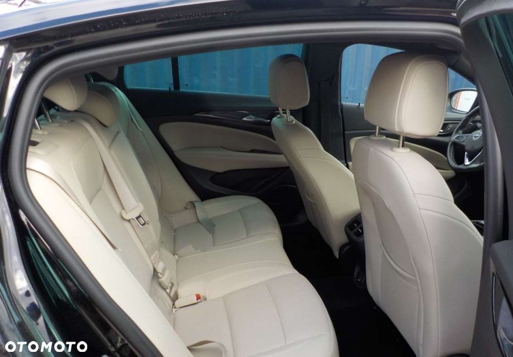 Opel Insignia - 22
