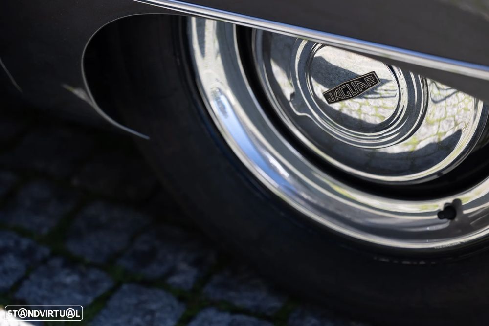 Jaguar MK IX - 8