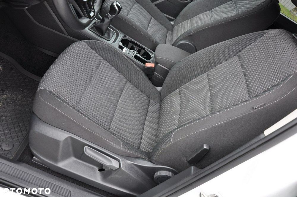 Volkswagen Touran - 11