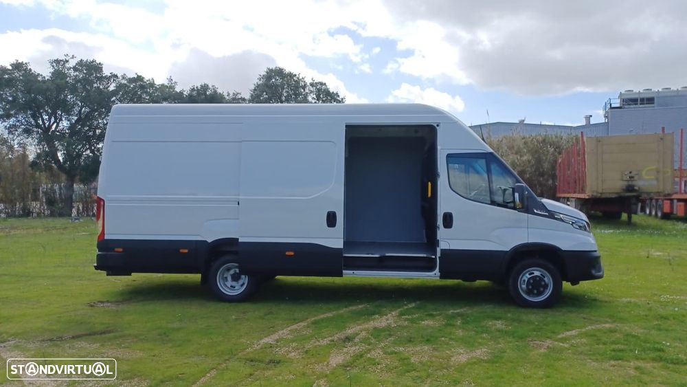 Iveco Daily 3.0 35C21HV A8 4100 18m3 - 9