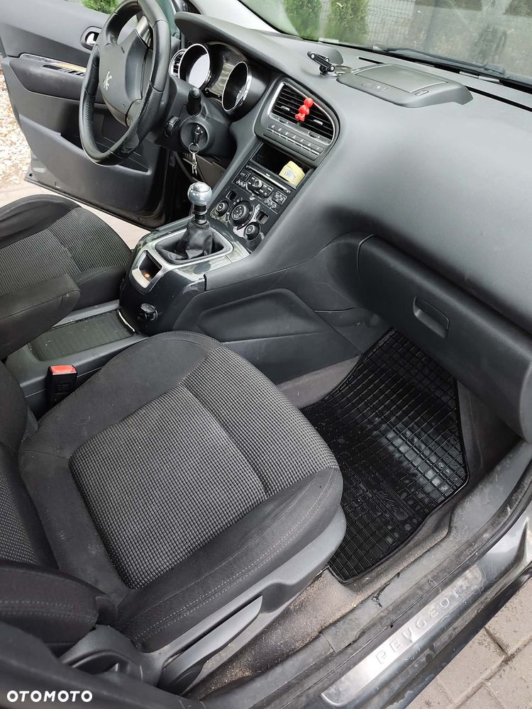 Peugeot 5008 - 10