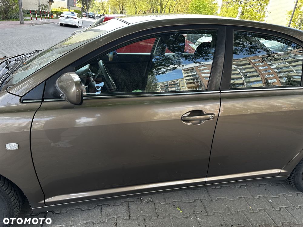 Toyota Avensis 1.8 VVT-i Sol - 11