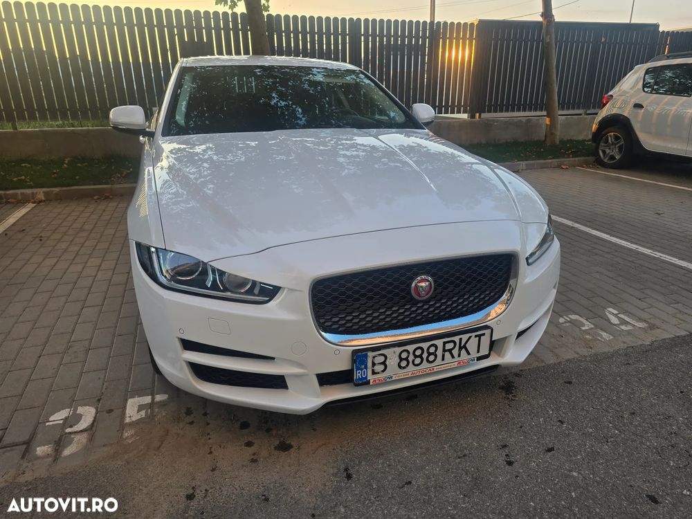 Jaguar XE 2.0 Pure - 3
