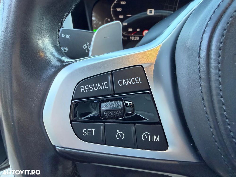 BMW Seria 3 330i Aut. M Sport - 33