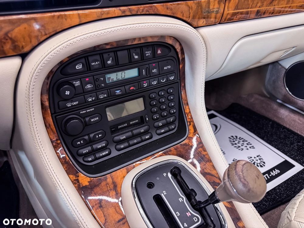 Jaguar Daimler 8 - 32