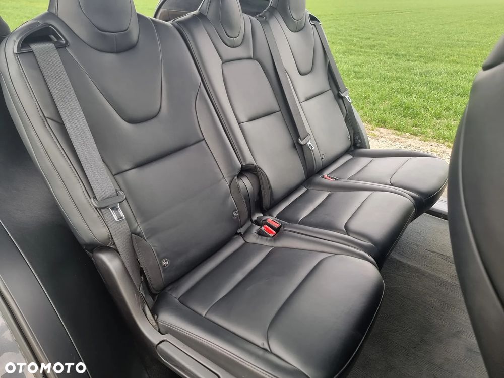 Tesla Model X - 17