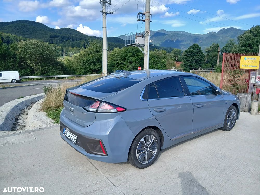 Hyundai IONIQ - 12