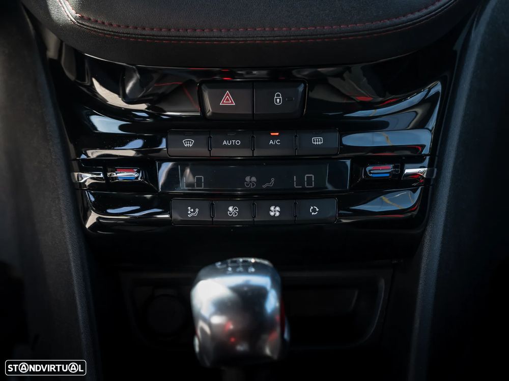 Peugeot 208 GTI 200 THP - 12