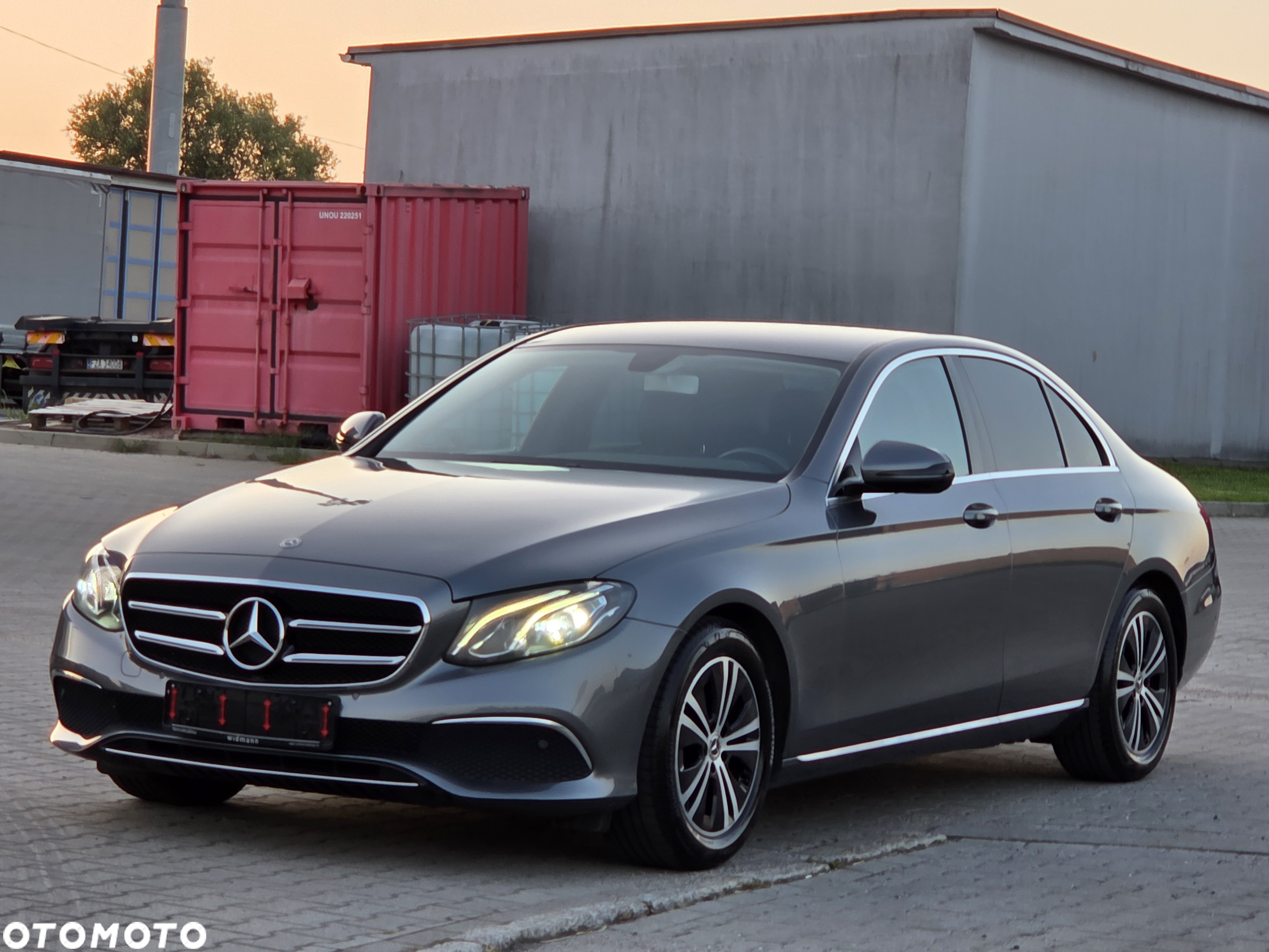 Mercedes-Benz Klasa E 220 d T 9G-TRONIC Exclusive - 35