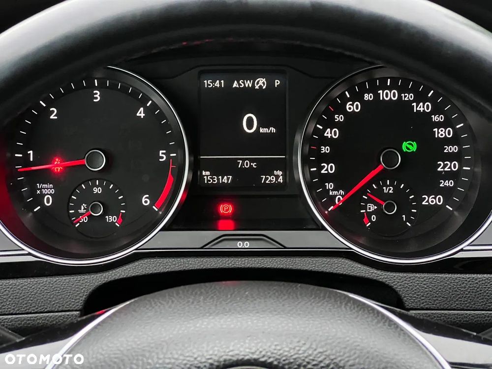 Volkswagen Passat 1.6 TDI SCR DSG - 22