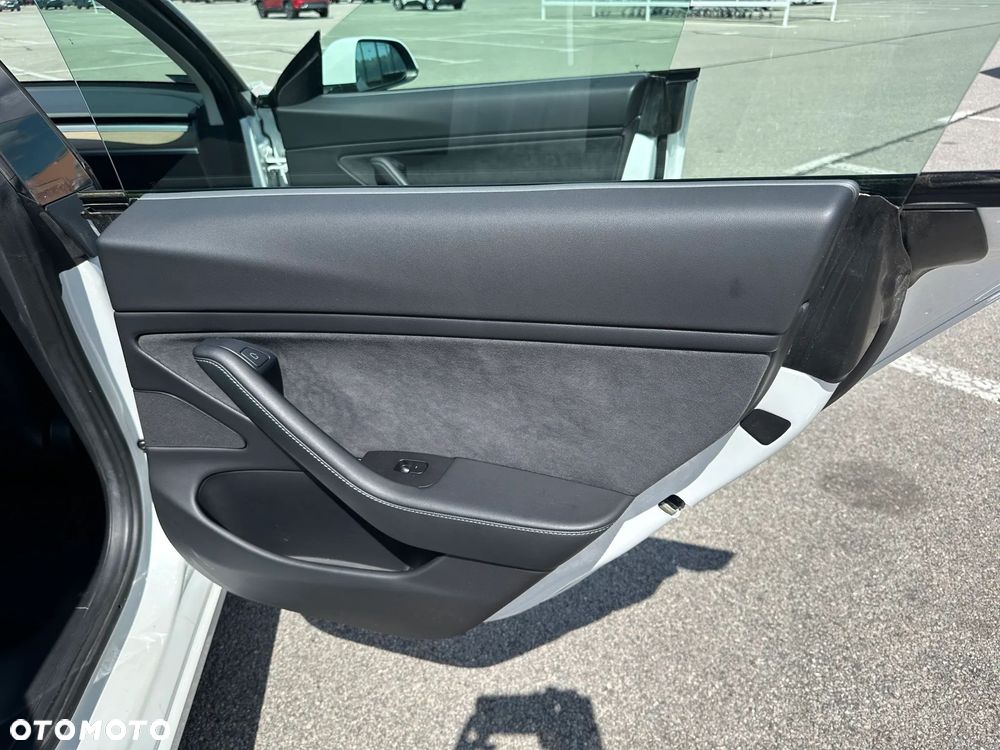 Tesla Model 3 - 17