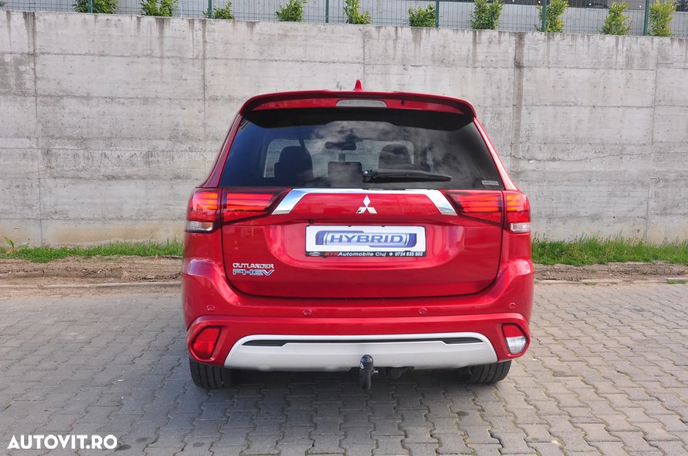 Mitsubishi Outlander 2.4 4WD CVT Intense - 23