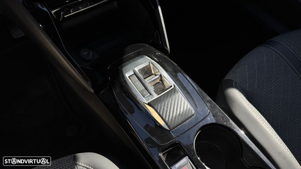 Peugeot 2008 1.2 Hybrid Allure e-DCS6 - 11