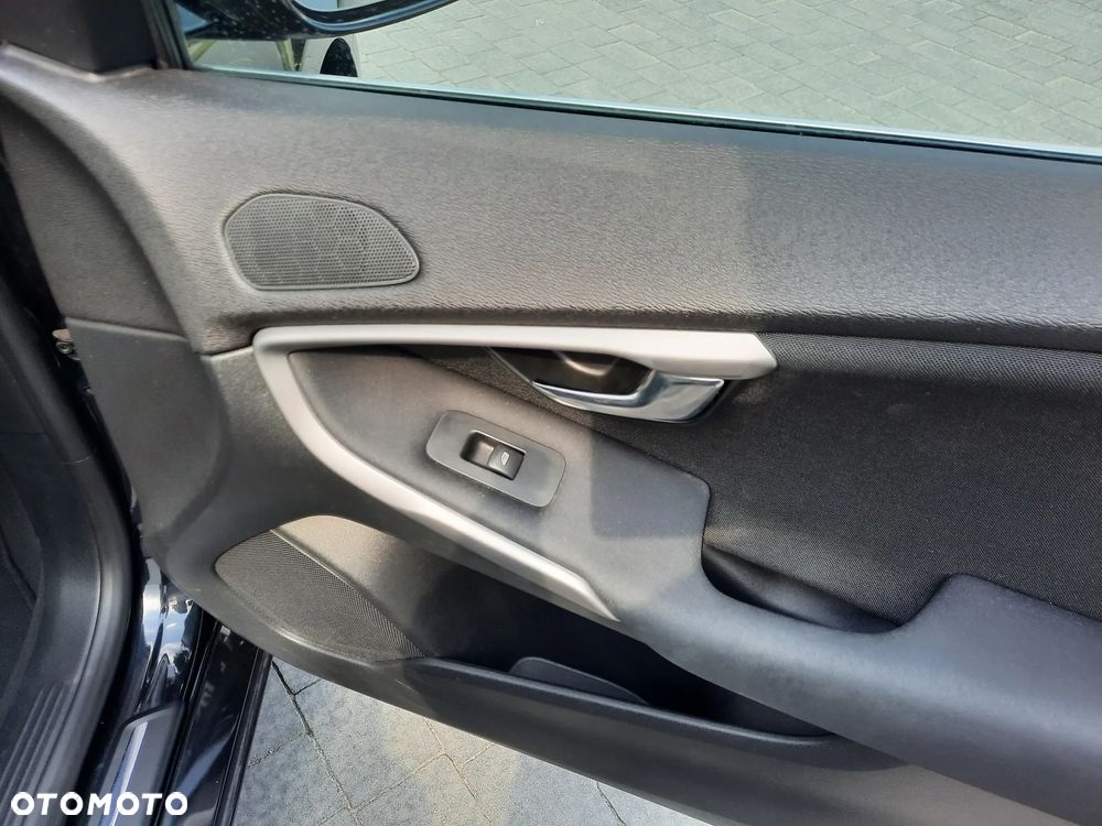 Volvo V40 D3 Momentum - 18
