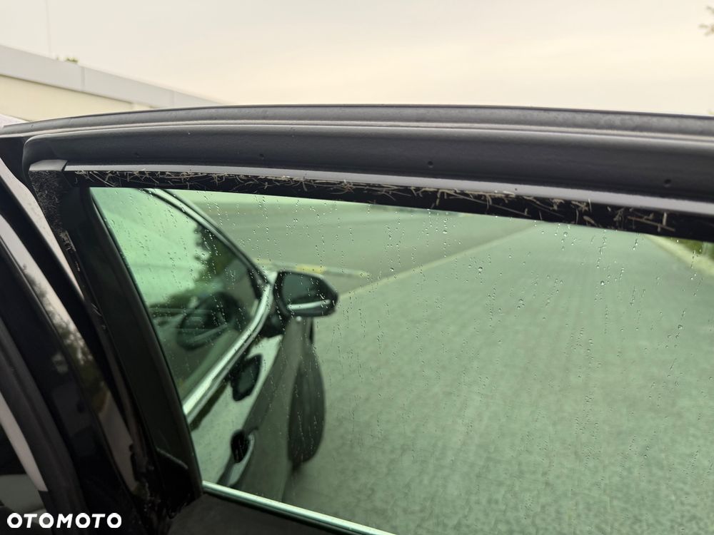 Toyota Camry 2.5 Hybrid Comfort CVT - 35