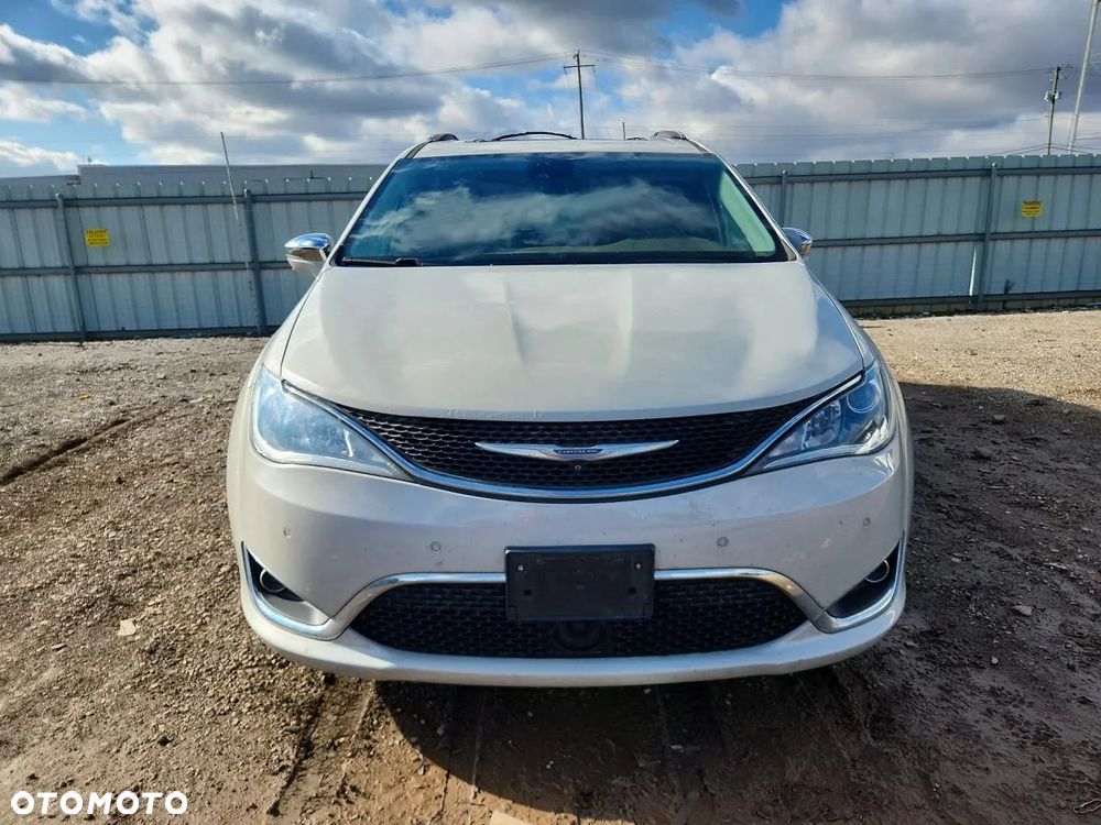 Chrysler Pacifica - 5