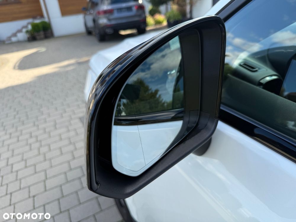 Volvo XC 40 B3 Plus Dark - 16