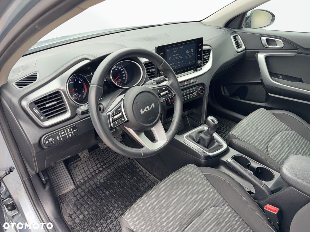 Kia Ceed - 10