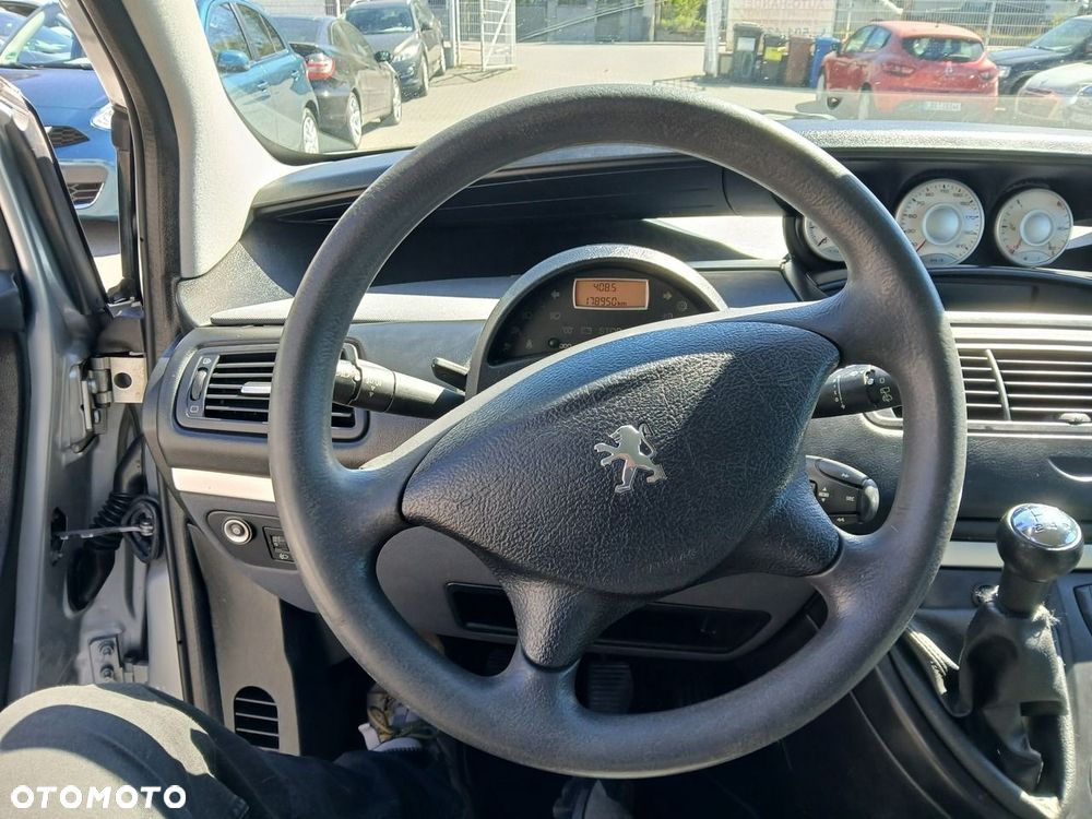 Peugeot 807 140 Family - 21