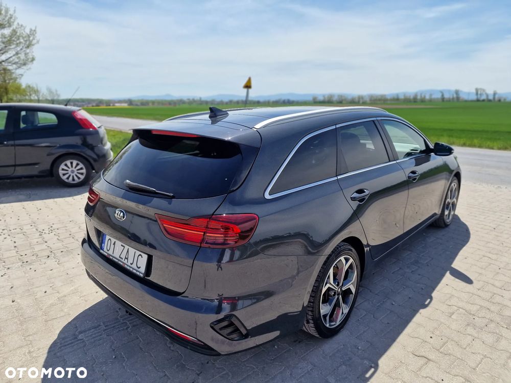 Kia Ceed 1.6 CRDi Eco-Dynamics+ (48V Mild-Hybrid) DCT7 Platinum Edition - 12