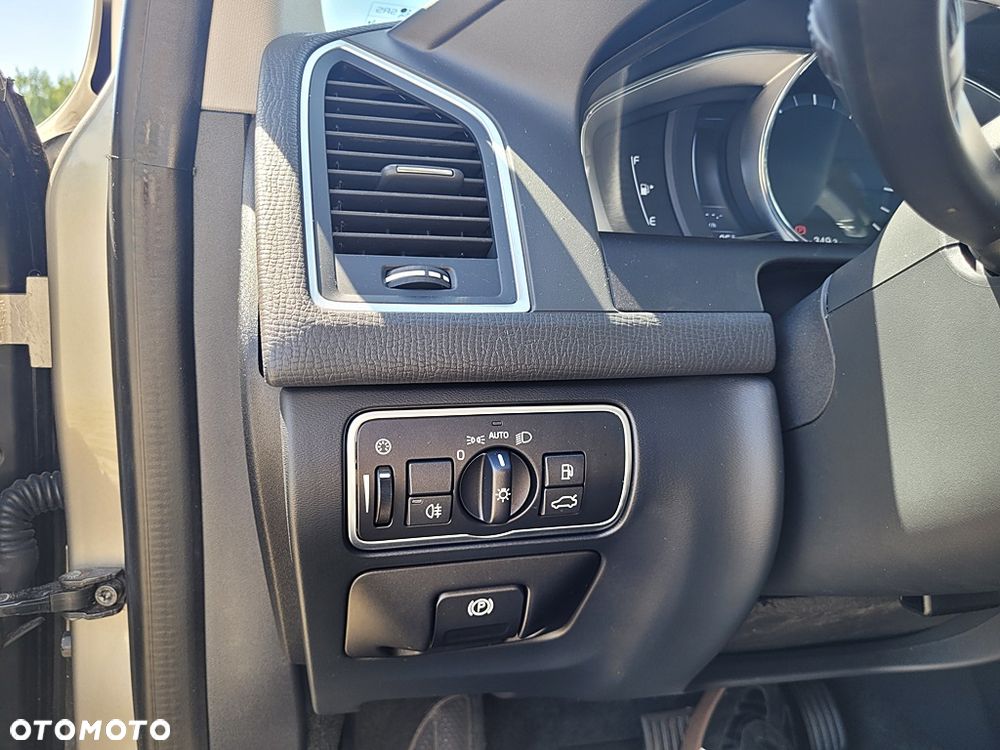 Volvo XC 60 T5 R-Design Momentum - 27