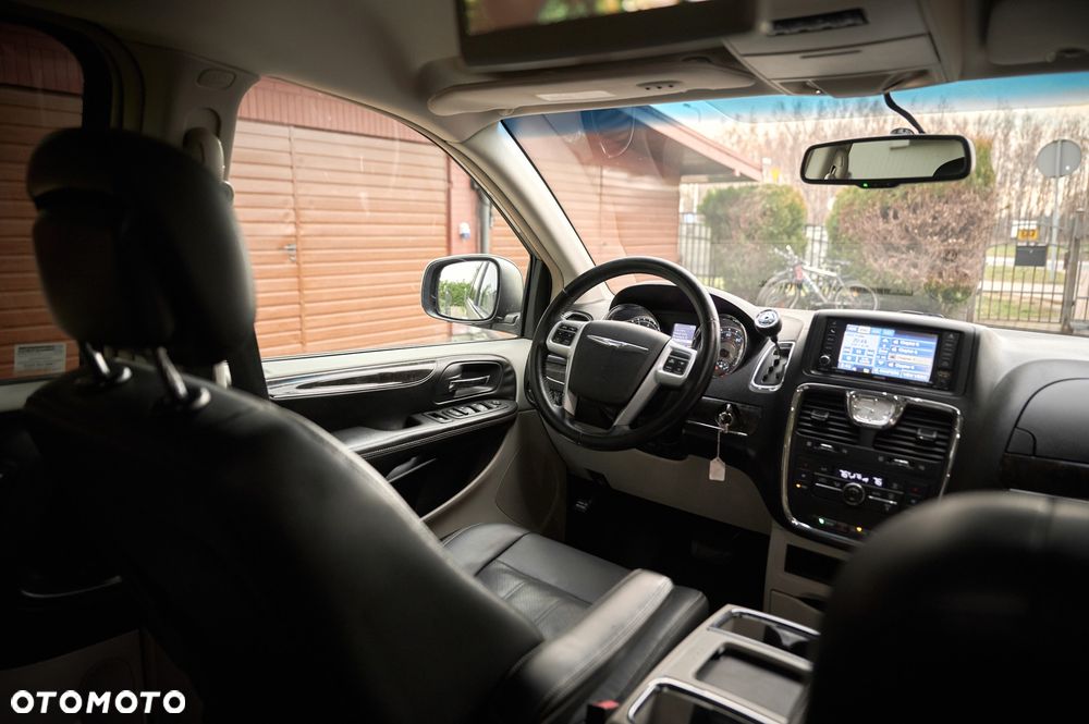 Chrysler Town & Country 3.6 Limited - 34