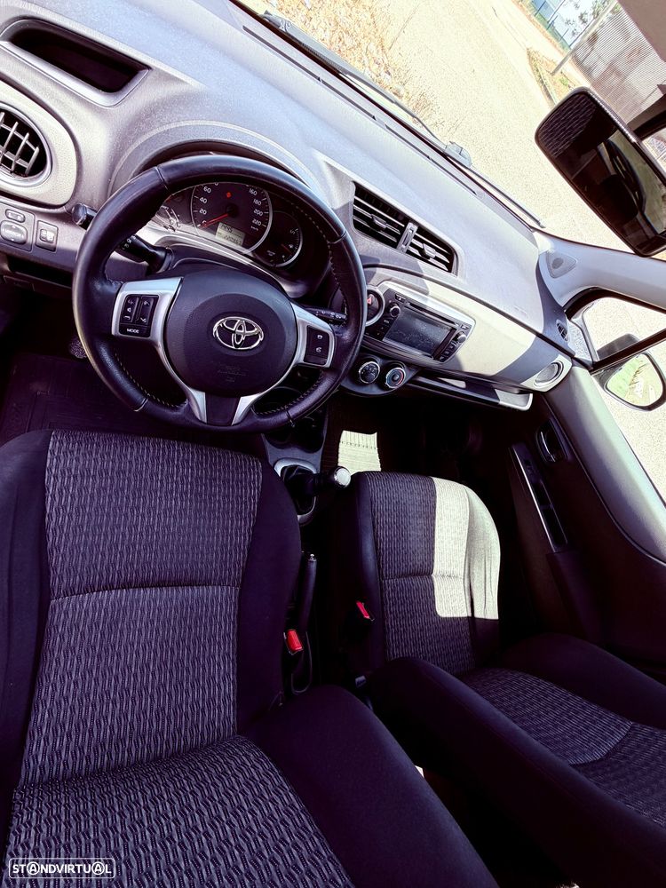 Toyota Yaris 1.0 VVT-i Comfort+P.Style +Navi - 10