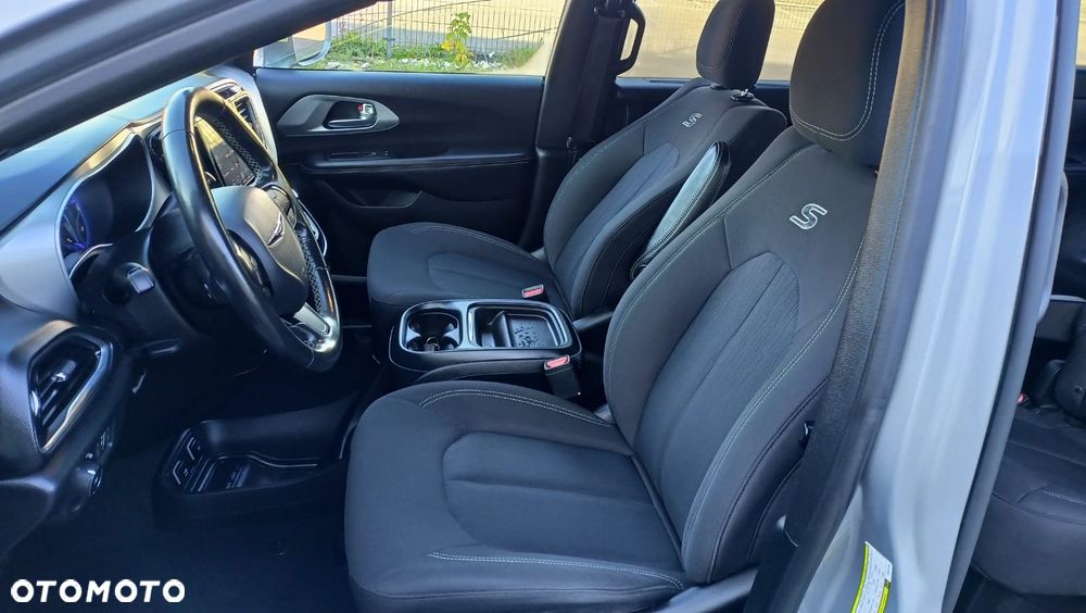 Chrysler Pacifica - 6