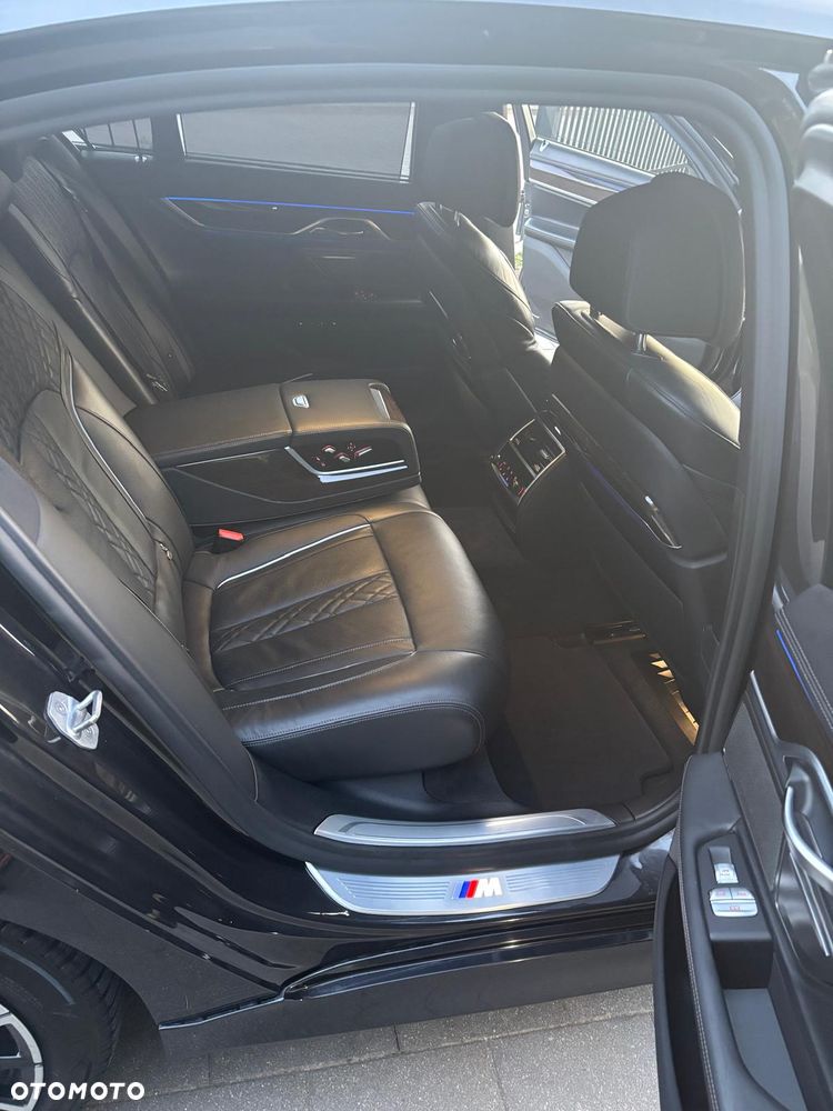 BMW Seria 7 745e sport - 15