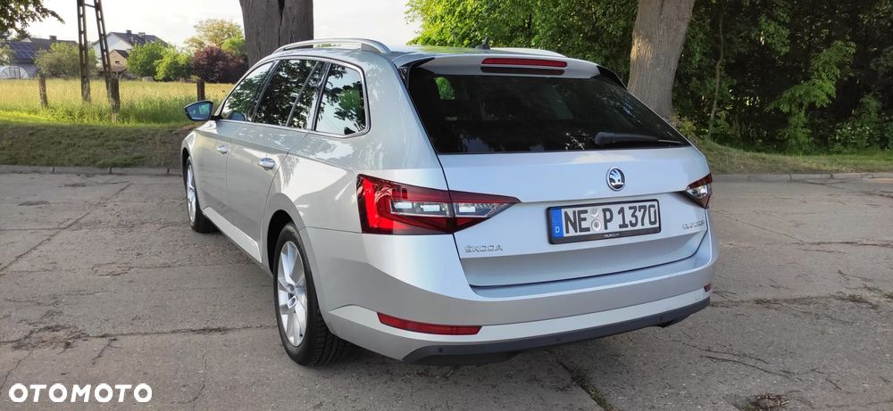 Skoda Superb 2.0 TDI DSG Ambition - 4