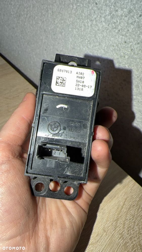 PRZEŁĄCZNIK HAMULCA HOLD BMW G11 G12 6847013 - 2