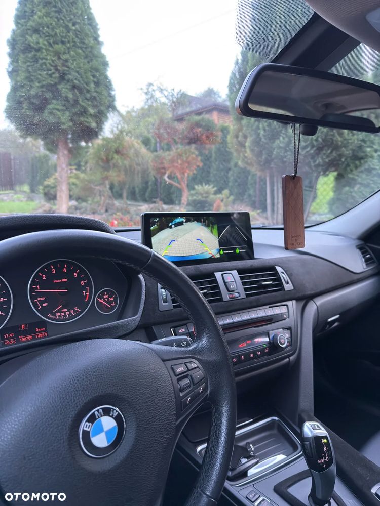 BMW Seria 3 320i xDrive - 27