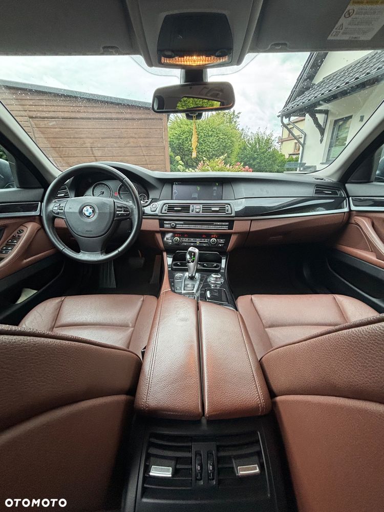 BMW Seria 5 525d - 12