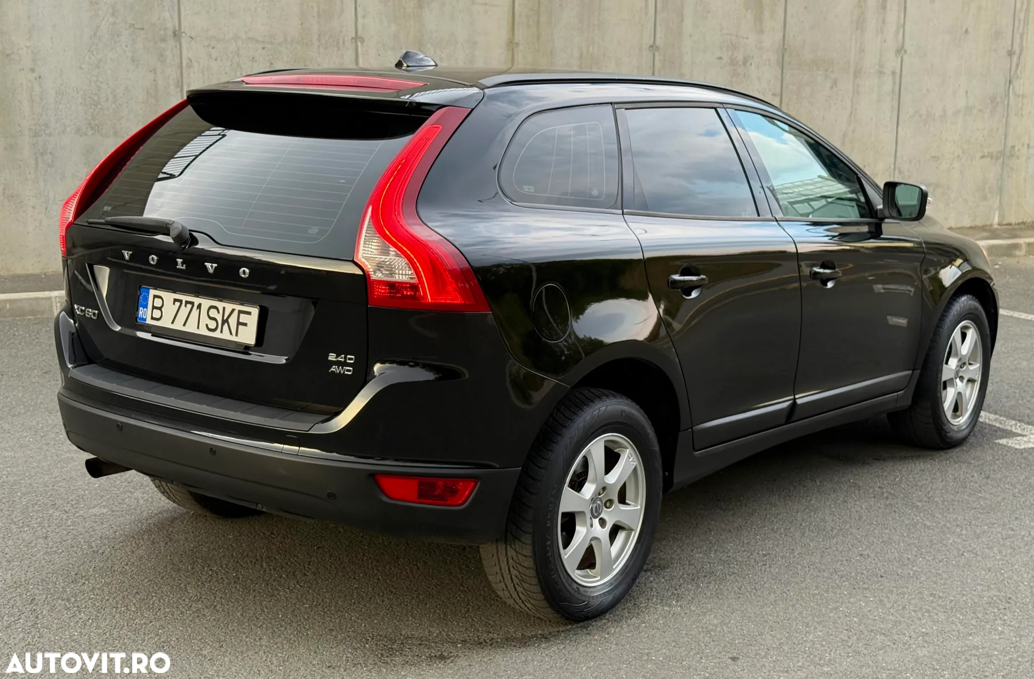 Volvo XC 60 2.4D AWD Kinetic - 4