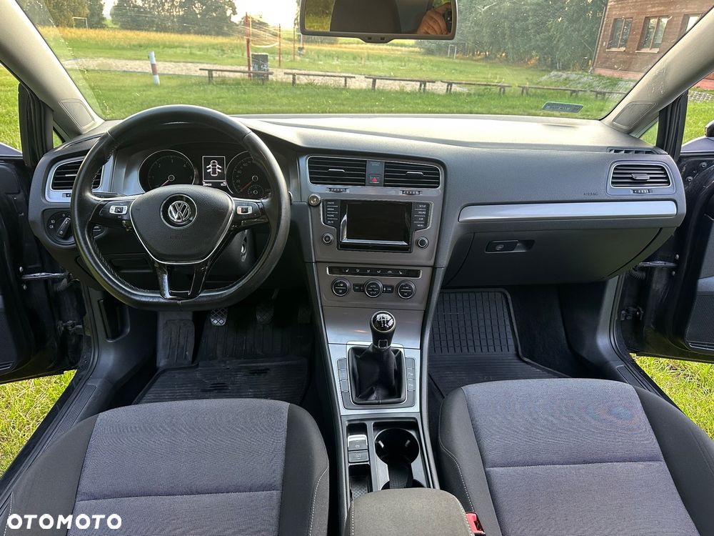 Volkswagen Golf - 32