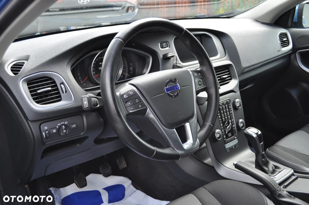 Volvo V40 T2 Momentum - 10
