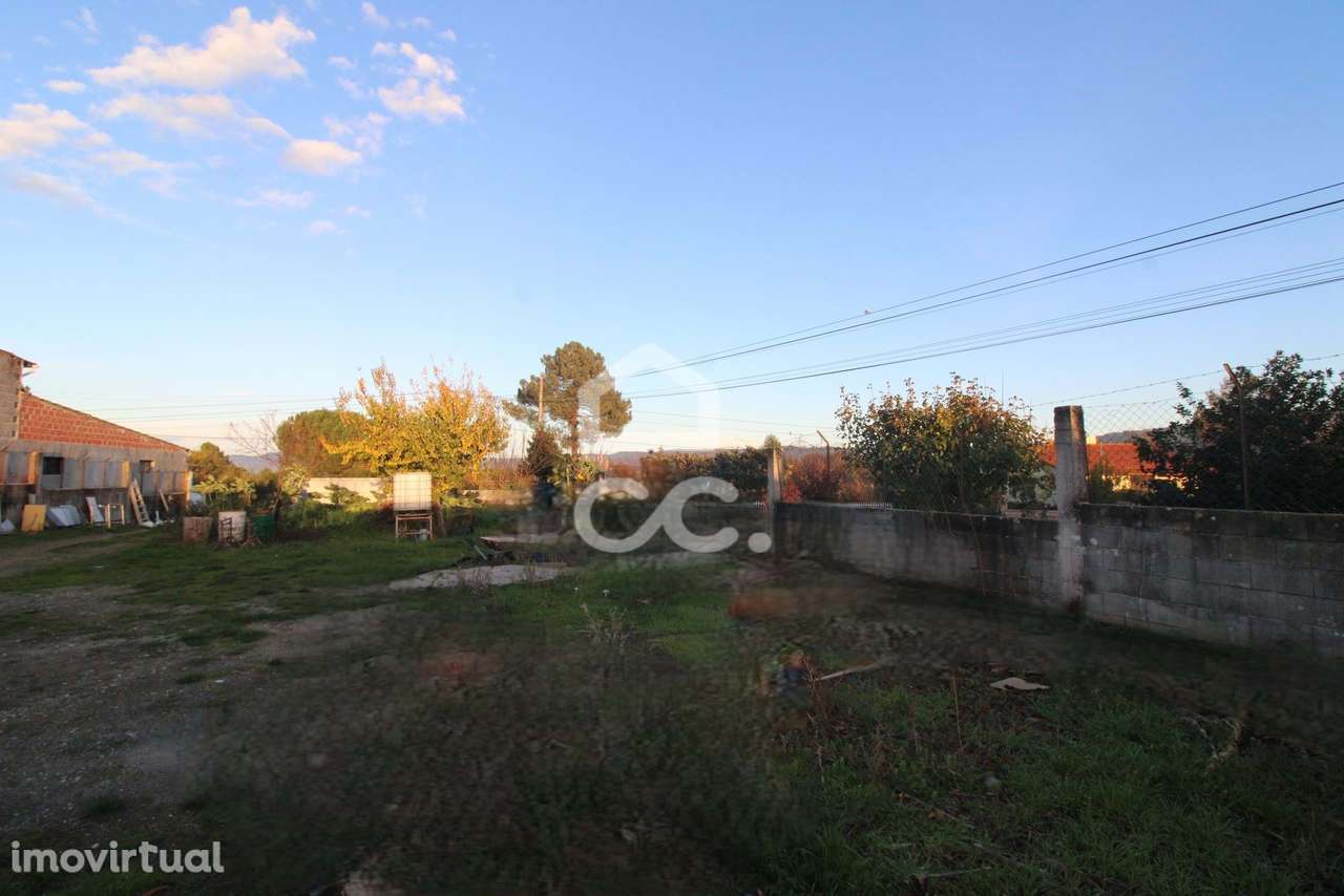 Terreno para construção com anexos na periferia da cidade - Grande imagem: 4/18