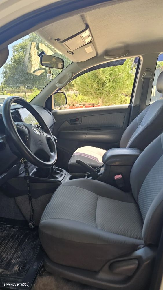 Toyota Hilux 2.5 D-4D 4WD CD CM AC - 9